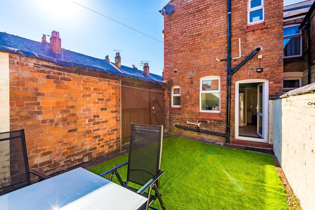 Spacious 3-Bed House In Chester By 53 Degrees Property, Ideal For Families & Professionals, Free Parking - Sleeps 7 Exterior foto